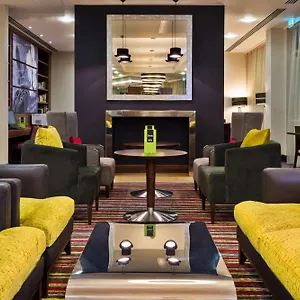 Hampton By Hilton Airport Отель